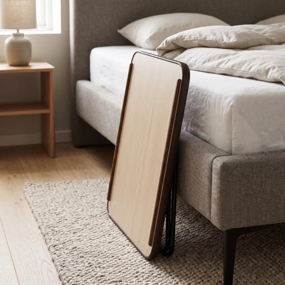 ALMA bedtafel met opvouwbare poten – ideaal voor bed & bank